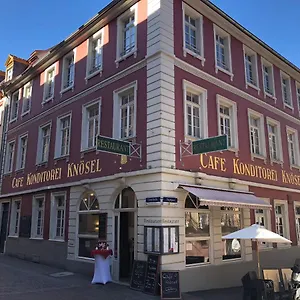 Cafe & Knoesel Apartment